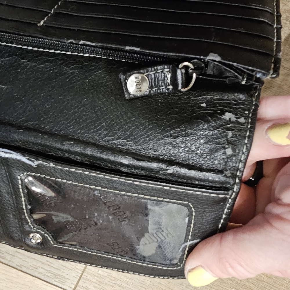 Roots BEAUTIFUL Genuine Leather Wallet - Picture 6 of 10